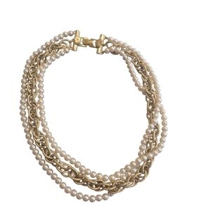Richelieu Elegant Gold and Pearl Necklace